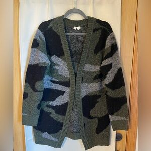 Moth by Anthropology Women’s Green and Black Camouflage Cardigan - Size L